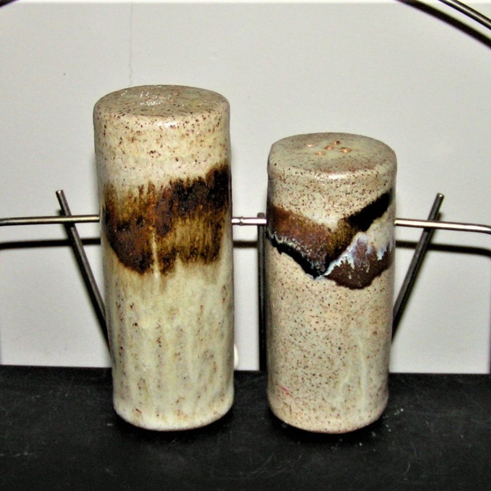 HAND CRAFTED VINTAGE POTTERY  SALT & PEPPER SHAKERS